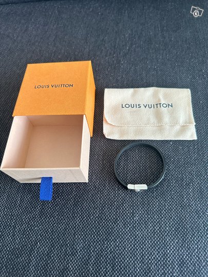 Louis vuitton rannekoru, Kellot