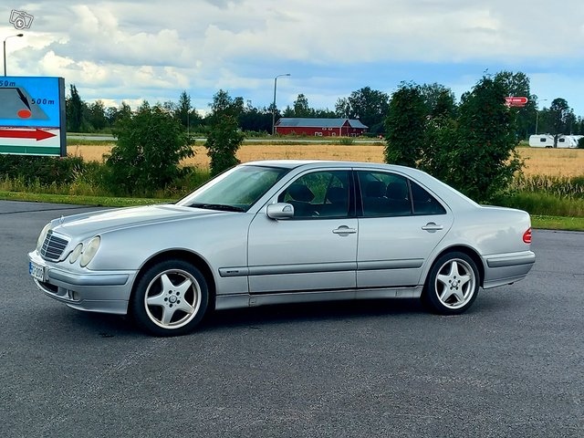 Mercedes-Benz E 220