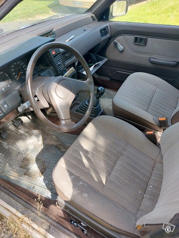 Nissan Sunny, kuva 1
