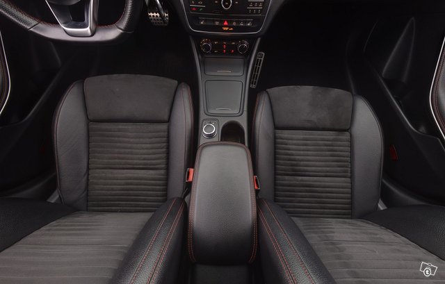 Mercedes-Benz CLA 9