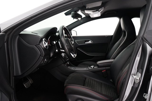 Mercedes-Benz CLA 10