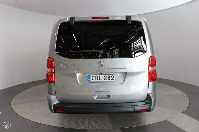 Peugeot E-Traveller 5