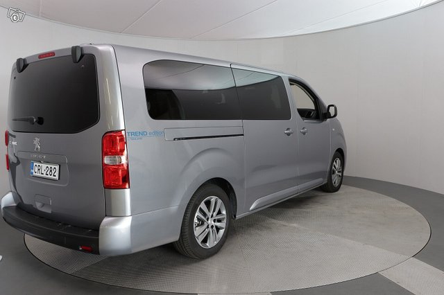 Peugeot E-Traveller 6