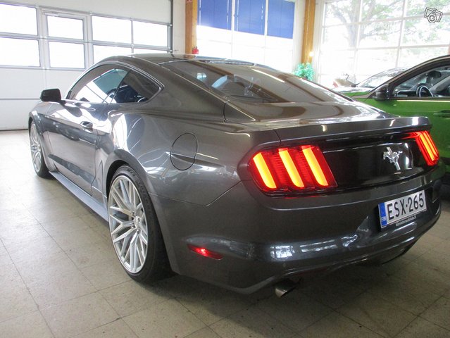 Ford Mustang 3