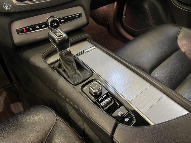 Volvo XC90 16