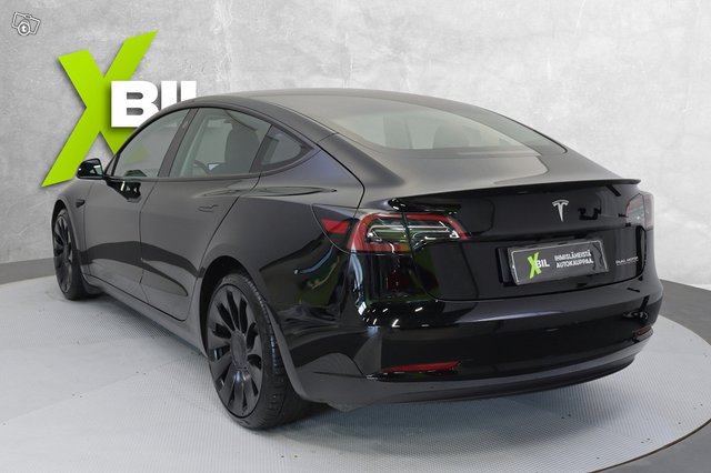 Tesla Model 3 7