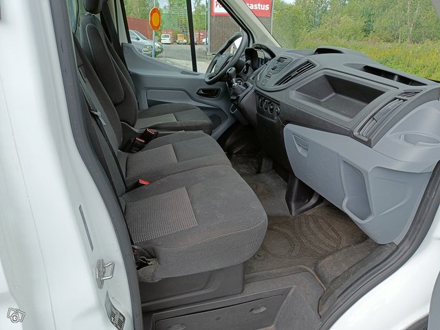 Ford Transit 9