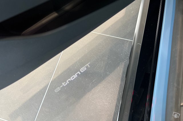 Audi E-tron GT 18