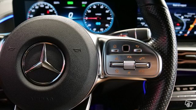 Mercedes-Benz EQC 8