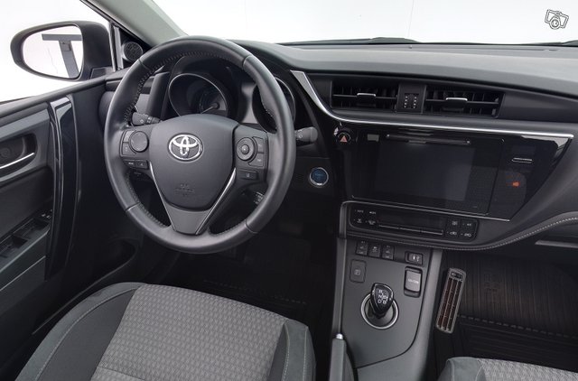 Toyota AURIS 10