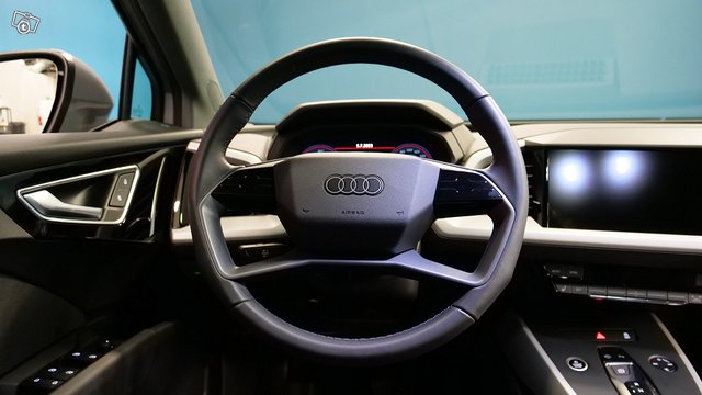 AUDI Q4 E-TRON 7