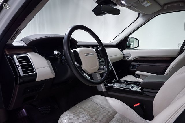 Land Rover Discovery 9