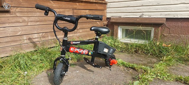 Sähkömopo Razor E punk, kuva 1