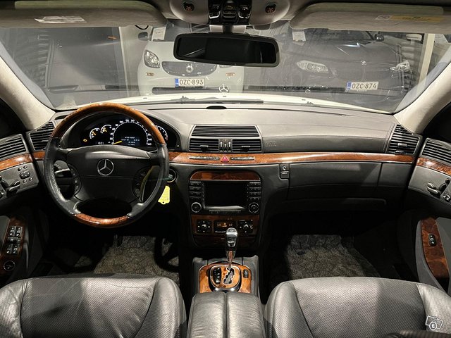 Mercedes-Benz S 8