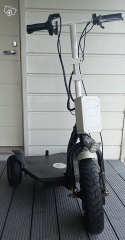 Sähkömopo 3 pyöräinen, kuva 1