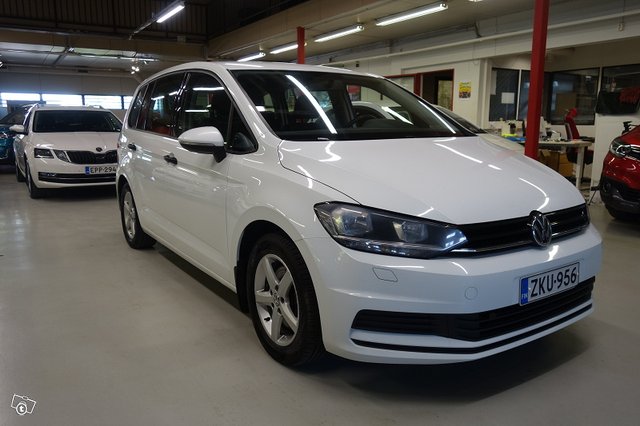 VOLKSWAGEN Touran 3