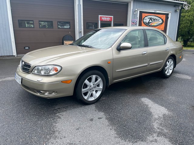 Nissan Maxima 1