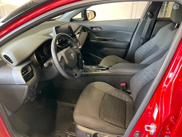 TOYOTA C-HR 9