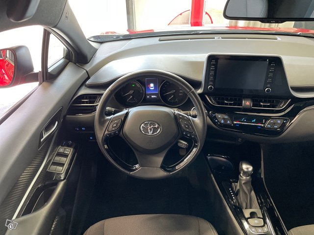 TOYOTA C-HR 12