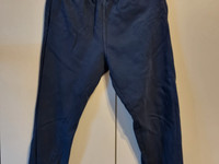 H&M:n tummansiniset collegehousut, koko 170cm