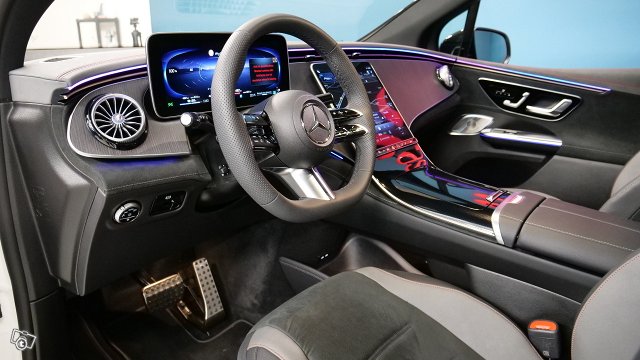 Mercedes-Benz EQE SUV 19