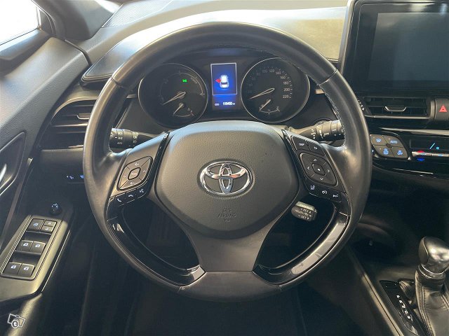 TOYOTA C-HR 12