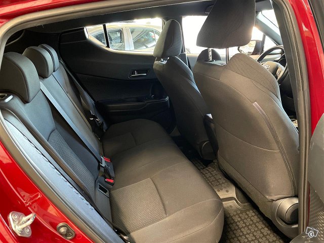 TOYOTA C-HR 16
