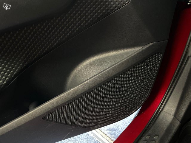 TOYOTA C-HR 24