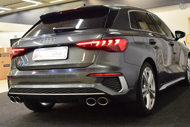 AUDI S3 8