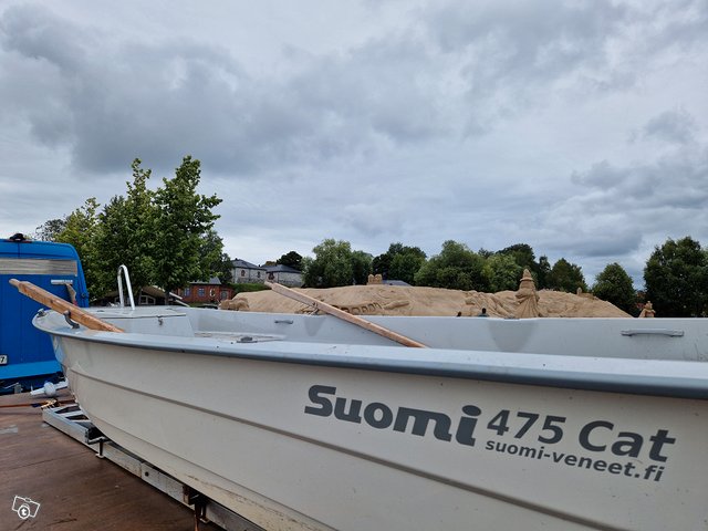 Uudenveroinen Suomi Cat 475 + sähköperämoottori, kuva 1