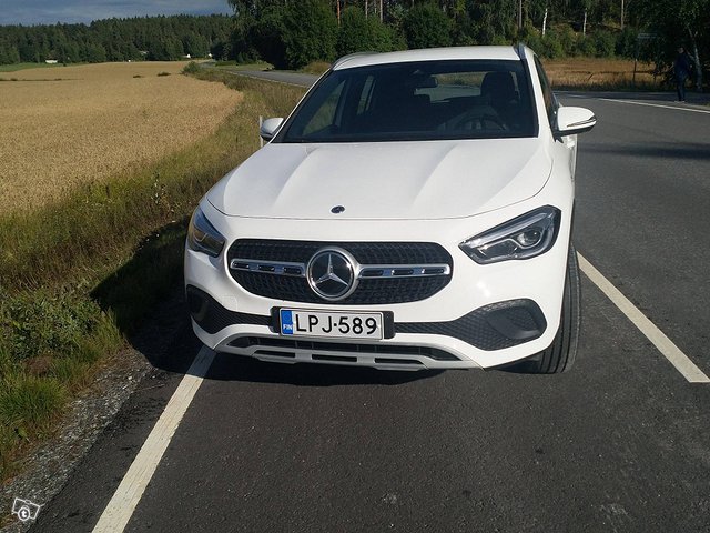 Mercedes-Benz GLA 250 1