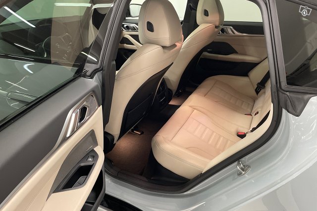 BMW I4 9