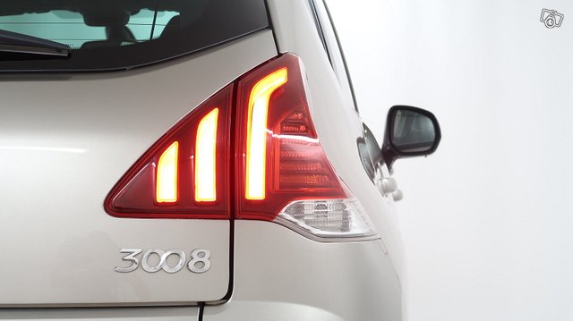 PEUGEOT 3008 8