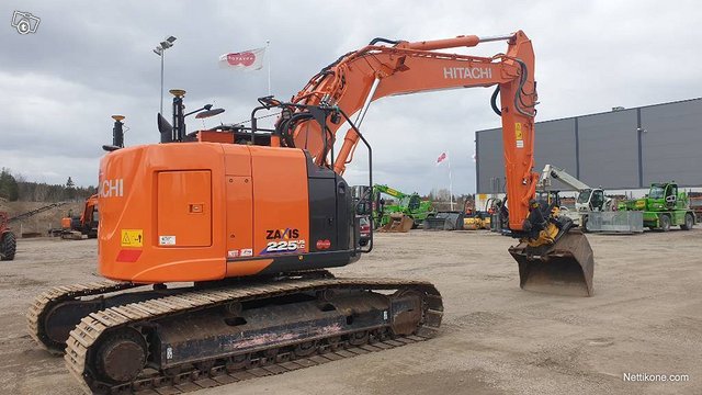 Hitachi ZX225USLC-6 11