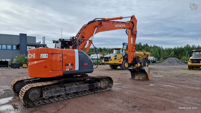 Hitachi ZX225USLC-3 7