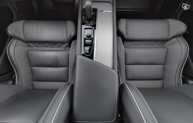 VOLVO XC60 9