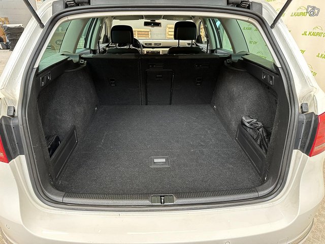 Volkswagen Passat 9