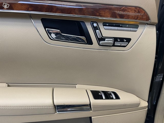Mercedes-Benz S 12