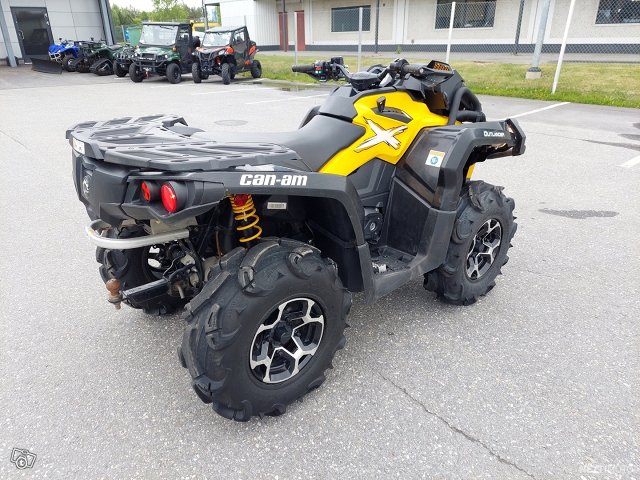 Can-Am Outlander 9