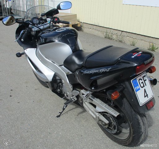 Yamaha YZF 8