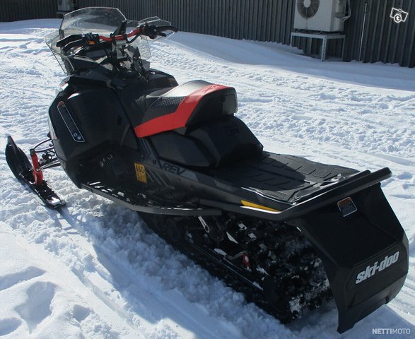 Ski-Doo Renegade 9