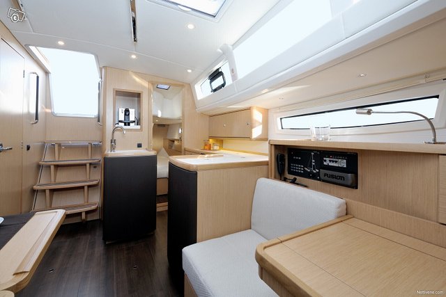 Bavaria Vision 42 7