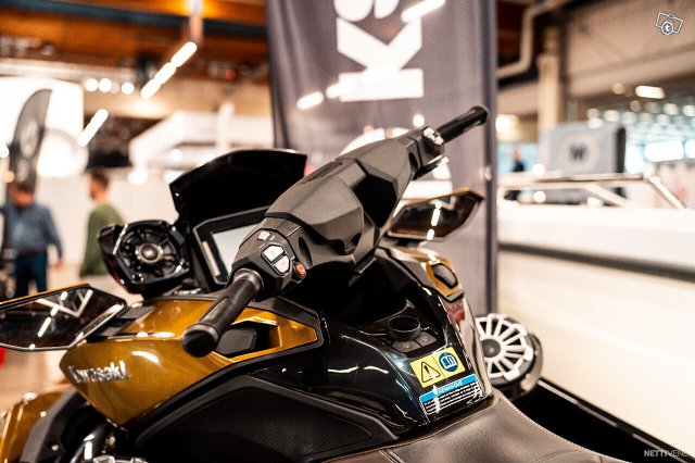 Kawasaki Ultra 310LX 6