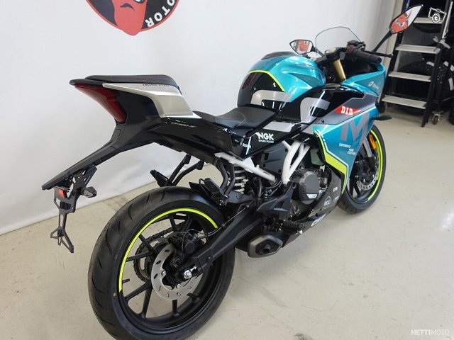 CFMOTO 300SR 3