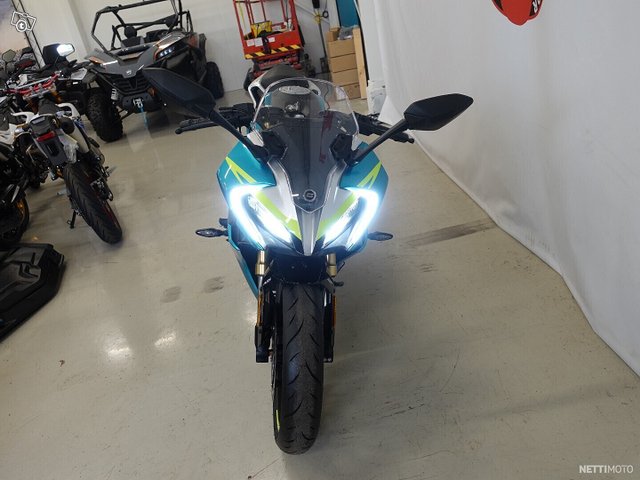 CFMOTO 300SR 4