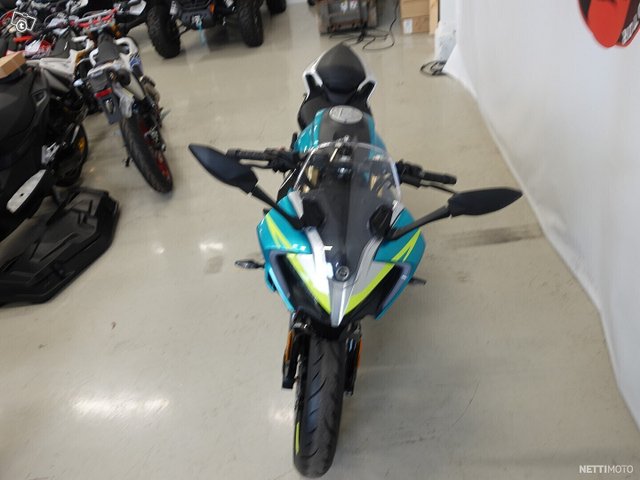 CFMOTO 300SR 10