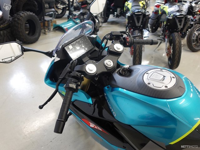 CFMOTO 300SR 15