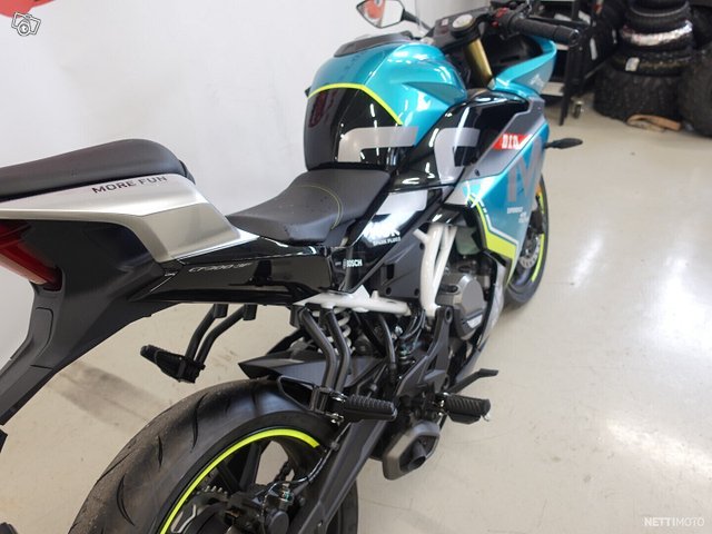 CFMOTO 300SR 19