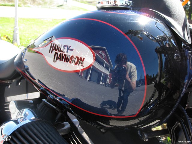 Harley-Davidson Dyna 11