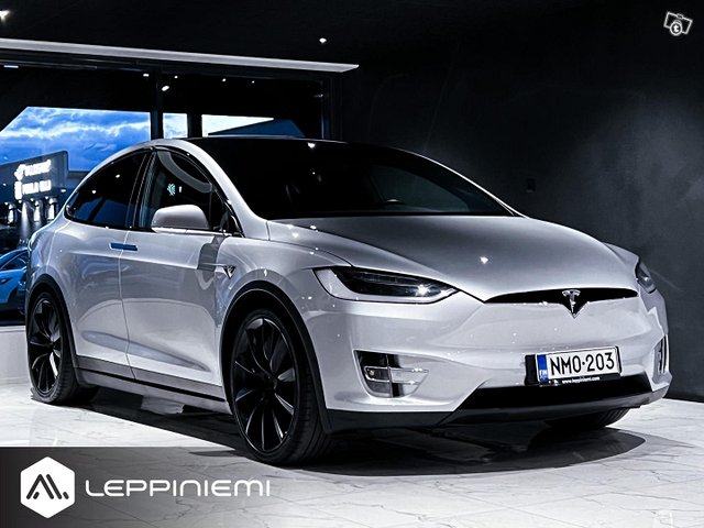 Tesla Model X 5